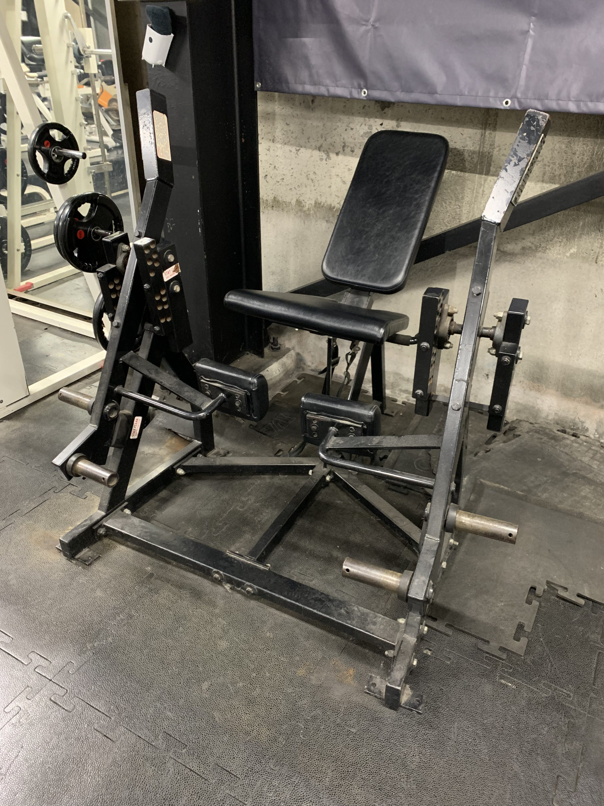 Hammer Strength アイソラテラル レッグエクステンション